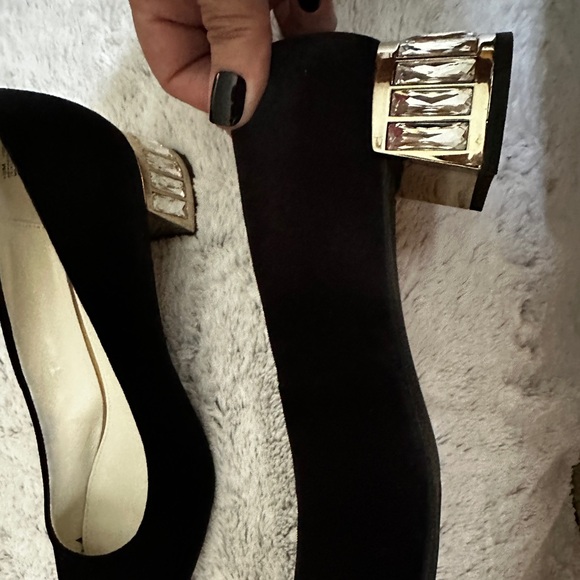 Stunning Anne Klein Black Velvet size 10 Dress shoe with Elegant block heel - Picture 4 of 8